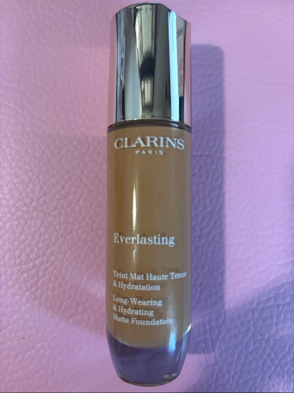 Clarins Everlasting Matte Foundation 117N in White and Pink